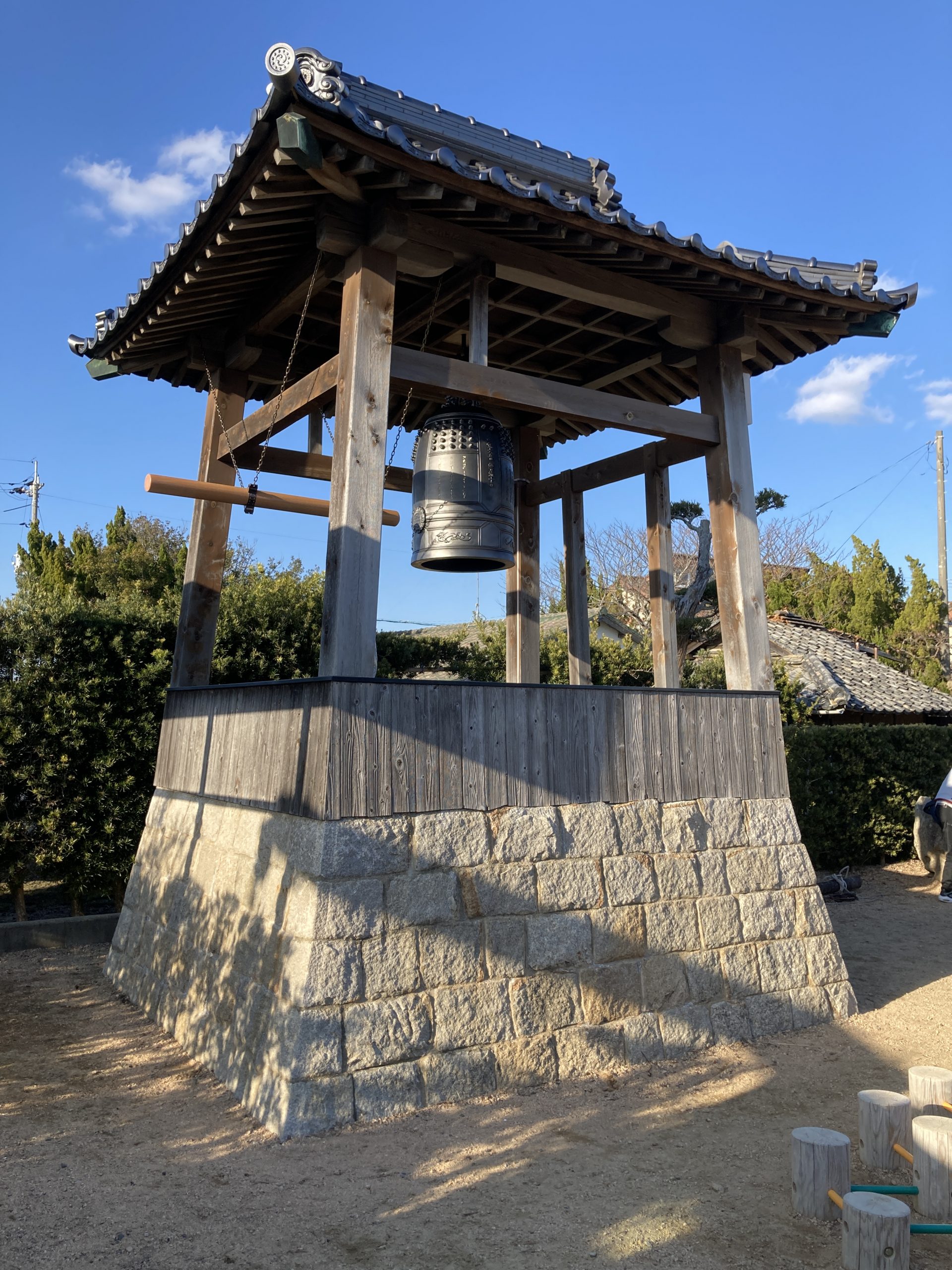 今年最後の梵鐘納品・吊上げ | 梵鐘・仏像・銅像・寺院仏具の 老子製作所